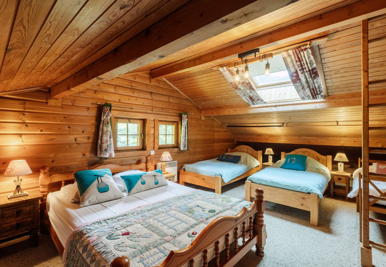 Grote familiekamer in een chalet het hele jaar te huur in Montriond, Haute-Savoie. Agentschap De Lodgist.