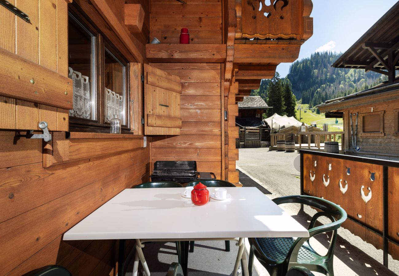 Chalet te huur in een gehucht aan de voet van de skipistes van Avoriaz en Portes du Soleil in Montriond, Haute Savoie. 