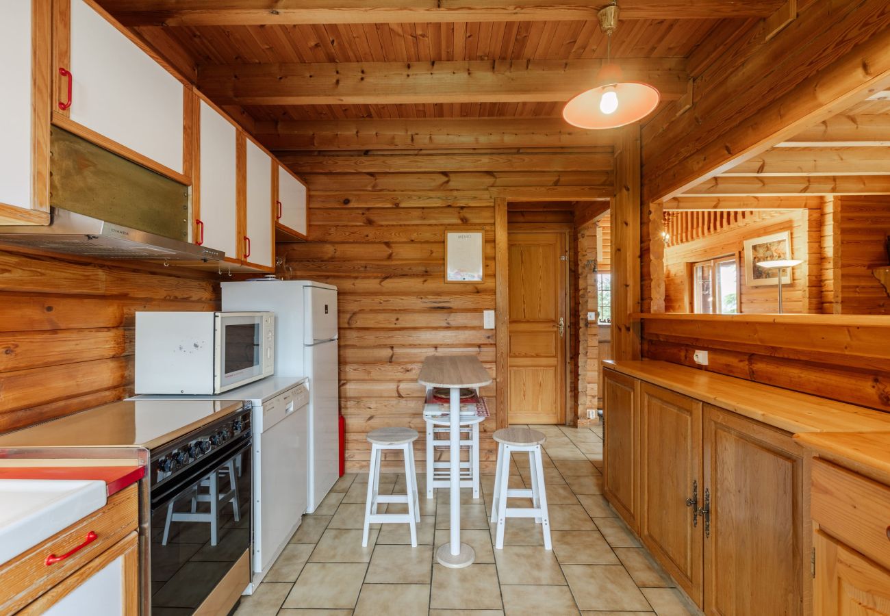 Keuken van chalet Henri te huur in Montriond voor een skivakantie met het hele gezin. 