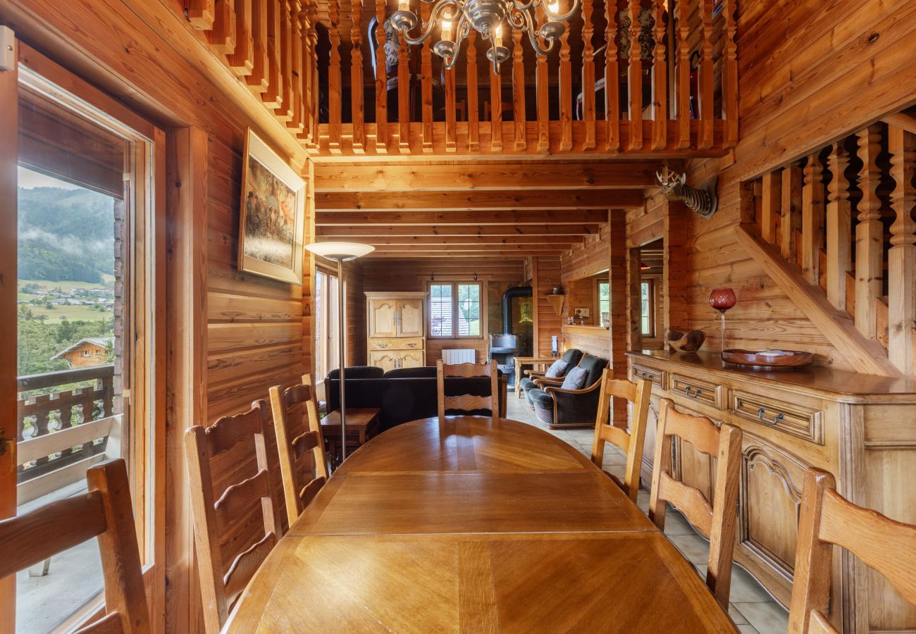 Magnificent dining room at Chalet Henri, available to rent all year round from The Lodgist agency.