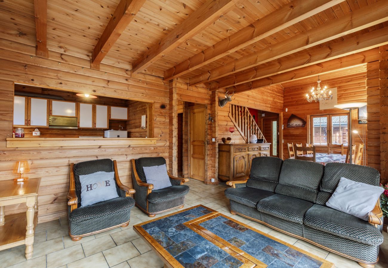 Salon du Chalet Henri for rent in Montriond by The Lodgist agency.