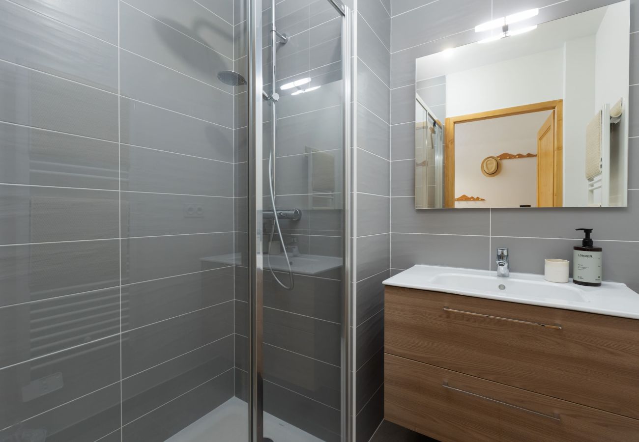 Salle de douche appartement à louer le Kamd'Baz par l'Agence The Lodgist 