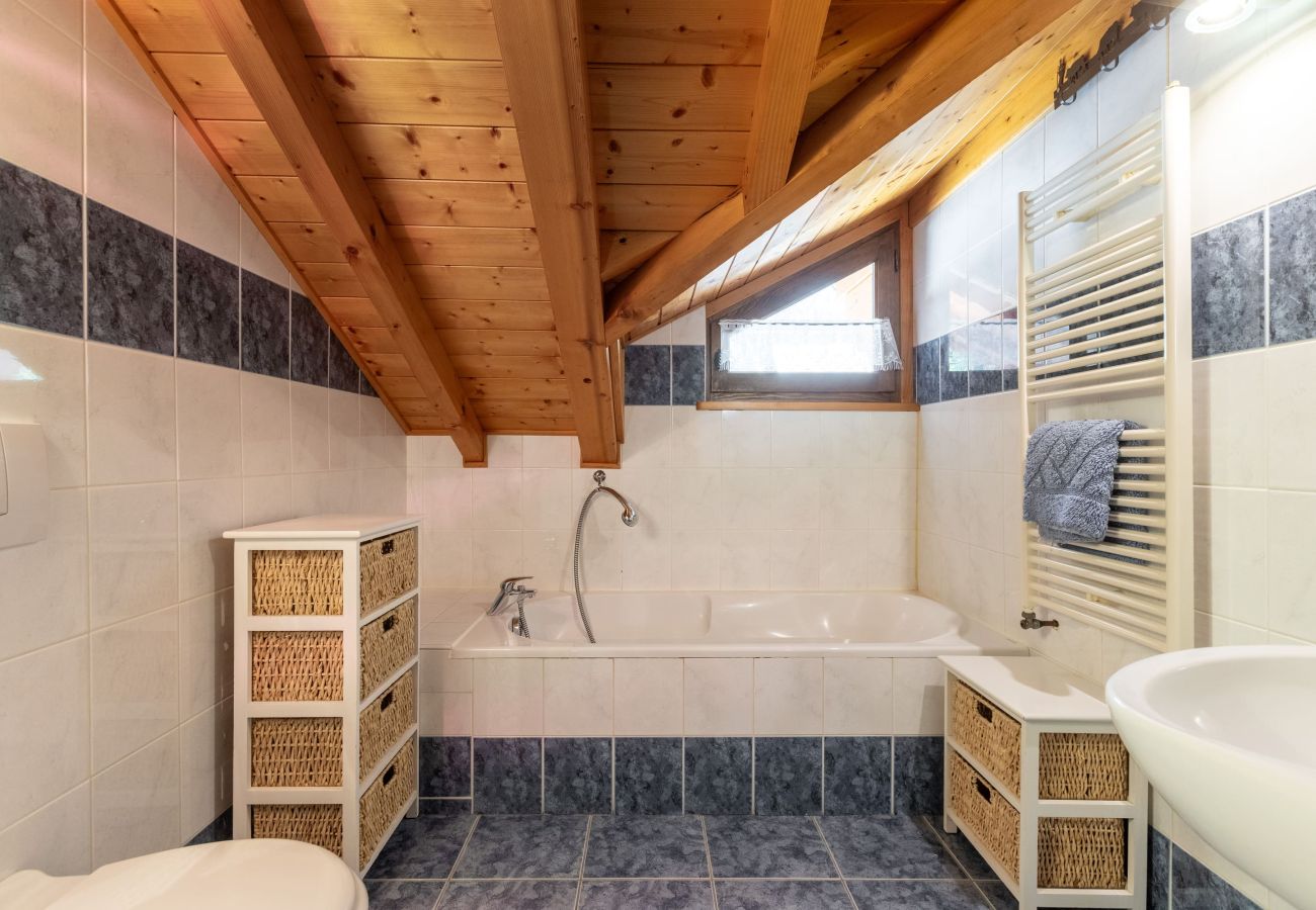 Casa de banho no Chalet Le Cosy em Montriond, aluguer de chalé no sopé das pistas de Avoriaz